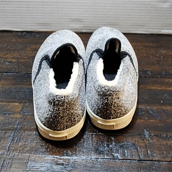 Old navy faux fur lined sneakers size women's size 8 9 - Picture 5 of 7